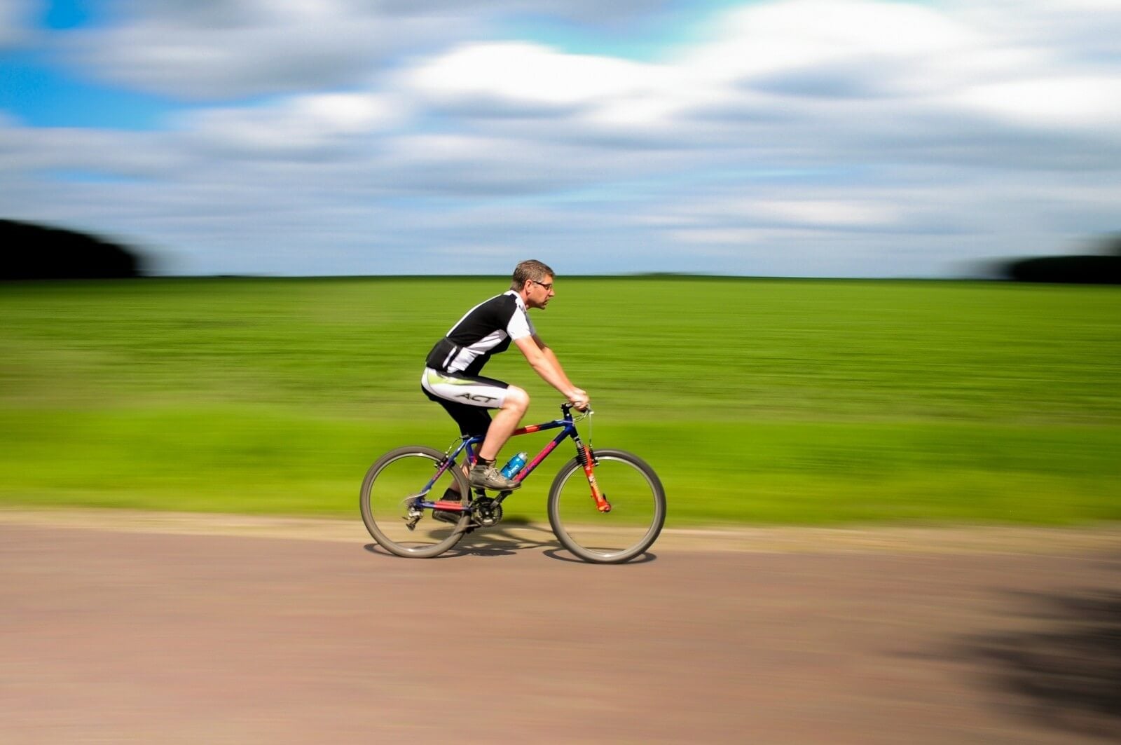 Homem de bicicleta